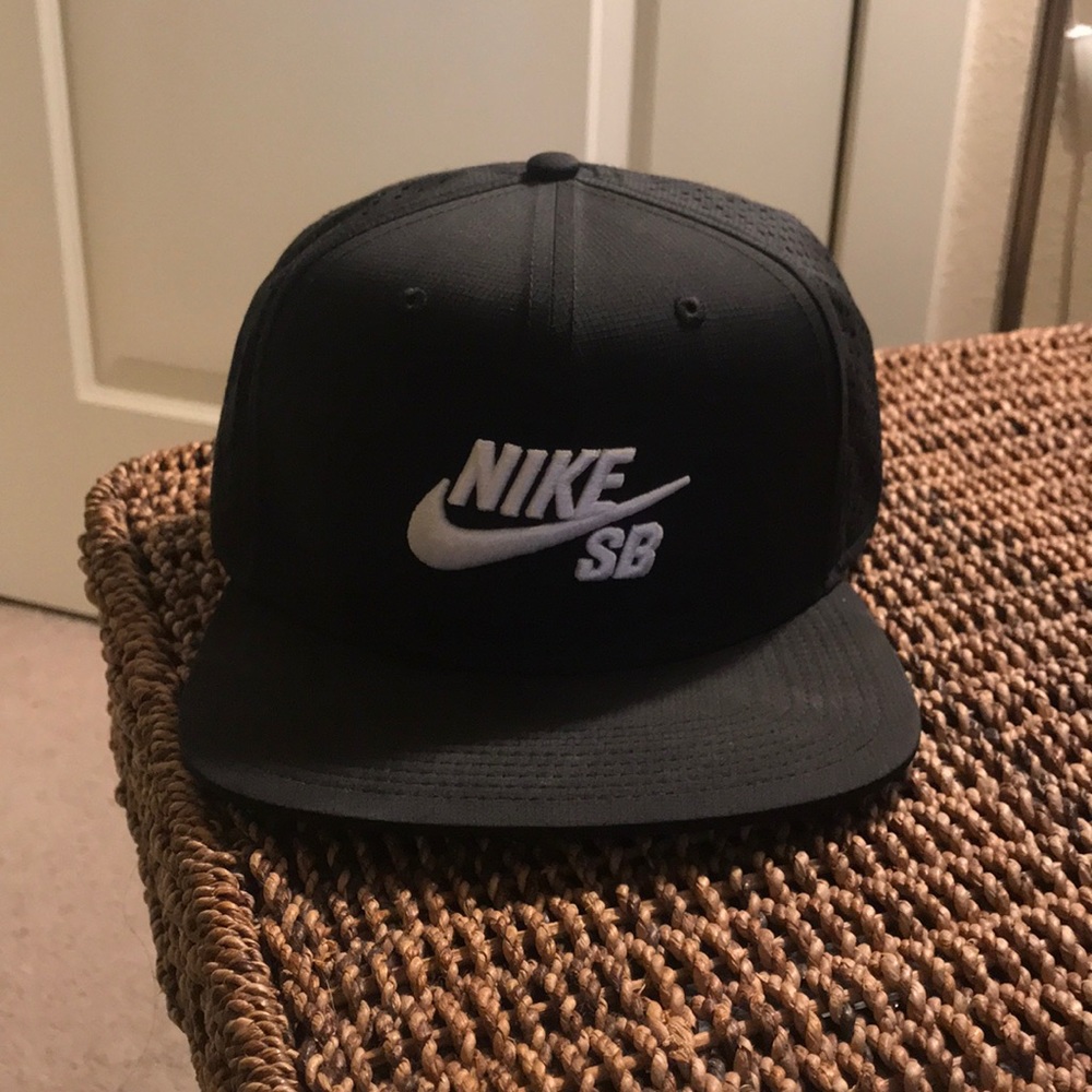 Black Nike SB hat